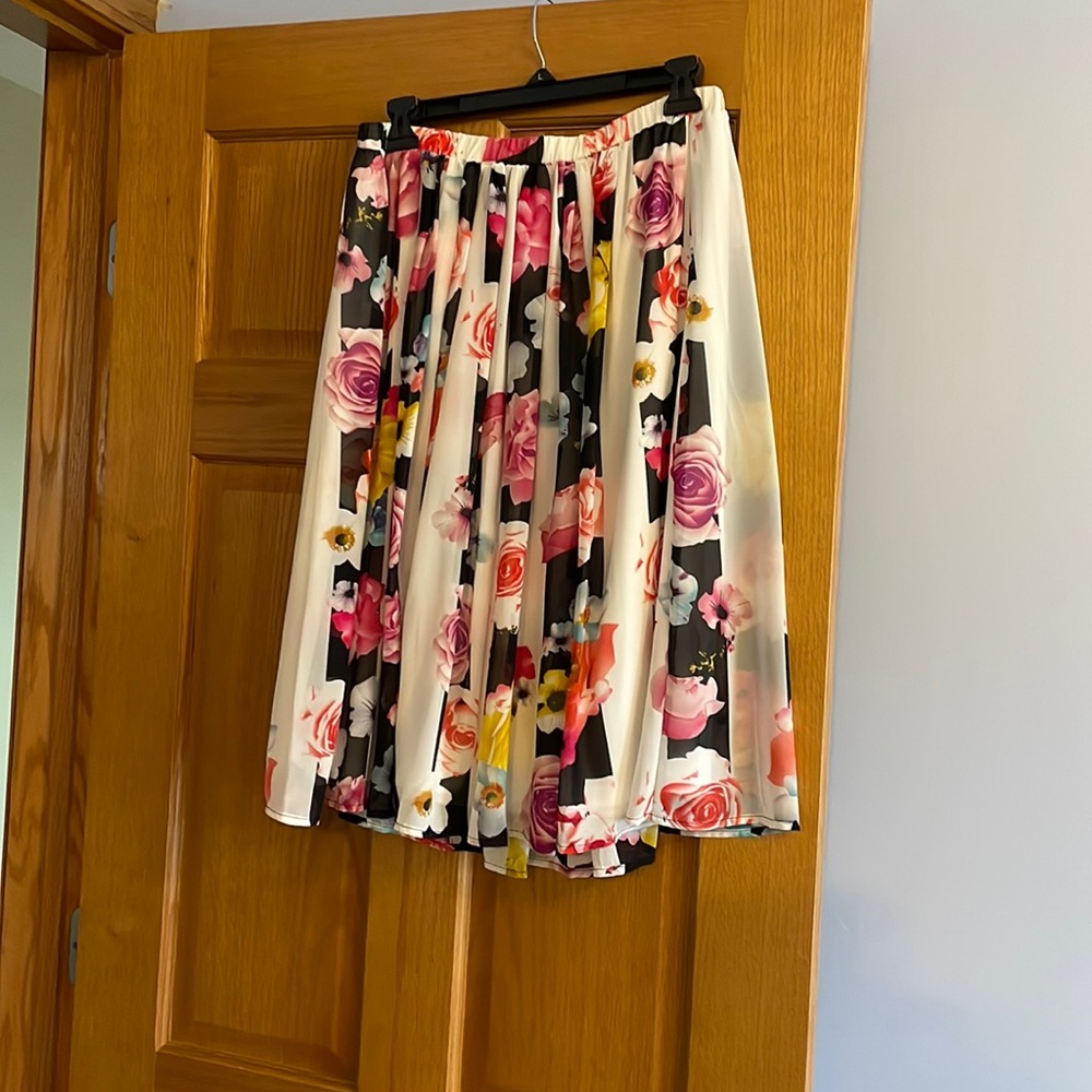NWT ladies floral spring skirt